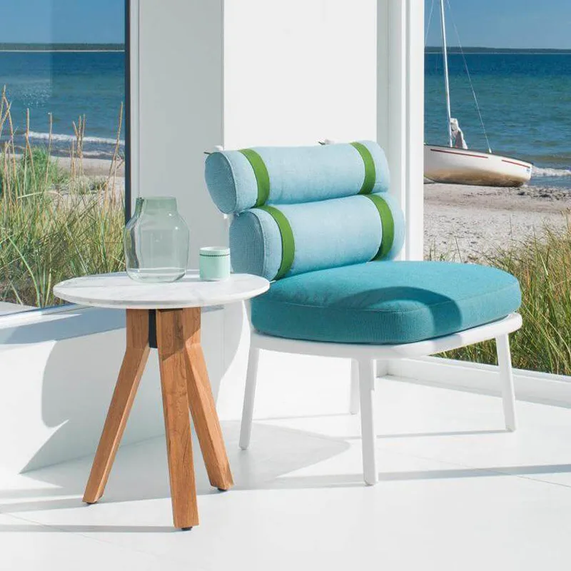 Modern Outdoor Lounge Chair Modern outdoor lounge chair with side table